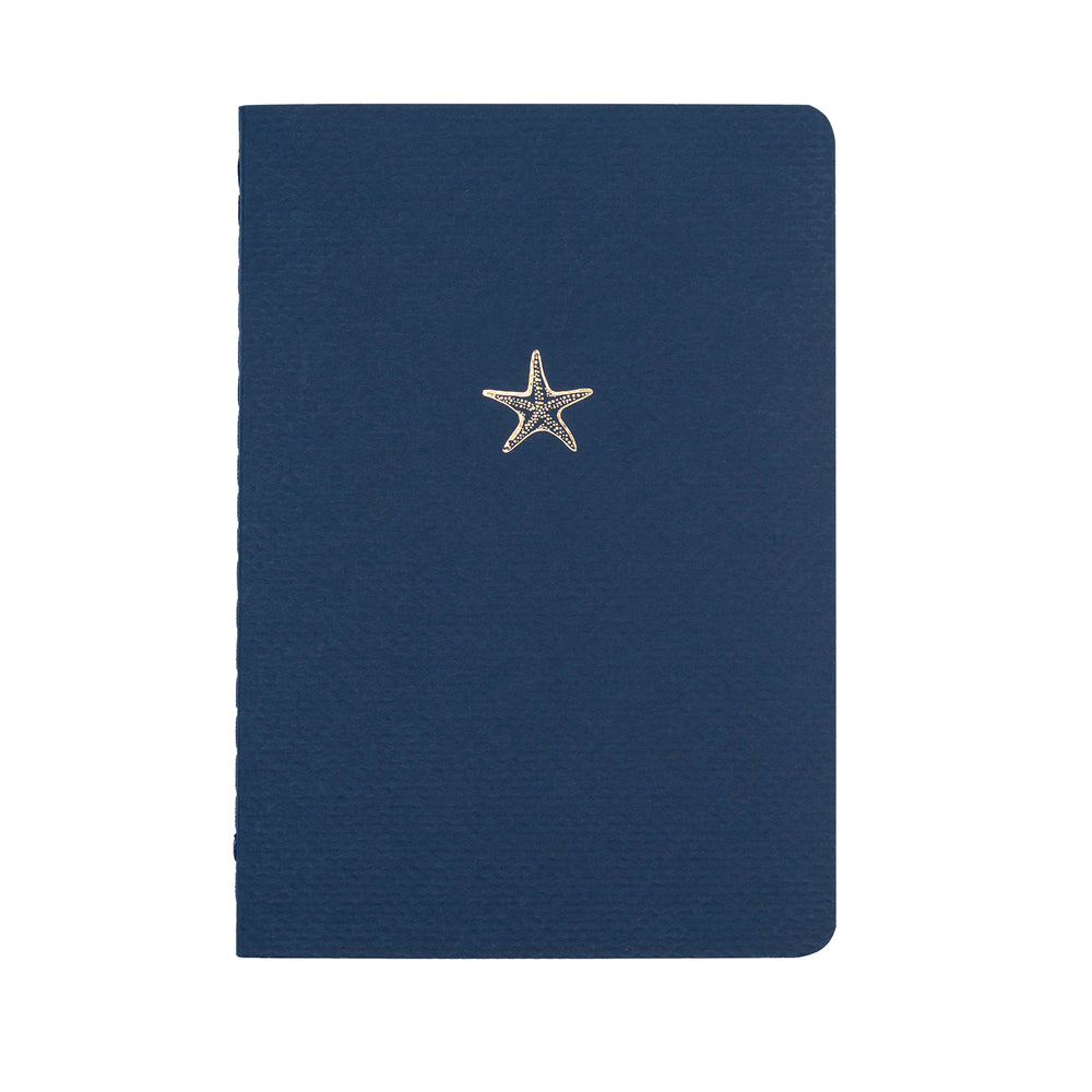 A5 SIZE NOTEBOOK STARFISH NOTES GOLD FOILED COVER DETAIL, CARDBOARD COVER COLOR BLUE, INTERIOR DOTTED, ROUNDED CORNERS, VISIBLE SINGER STITCHING ON THE SPINE, INTERIOR PAPER IVORY-COLORED 90 GMS, ACID FREE PAPER MADE IN COLOMBIA BY MAKE2D