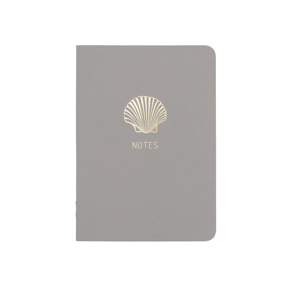 A6 POCKET SIZE NOTEBOOK CORAL NOTES GOLD FOILED COVER DETAIL, CARDBOARD COVER COLOR GREY, INTERIOR DOTTED OR RULED, ROUNDED CORNERS, VISIBLE SINGER STITCHING ON THE SPINE, INTERIOR PAPER IVORY-COLORED 90 GMS, ACID FREE PAPER MADE IN COLOMBIA BY MAKE2D