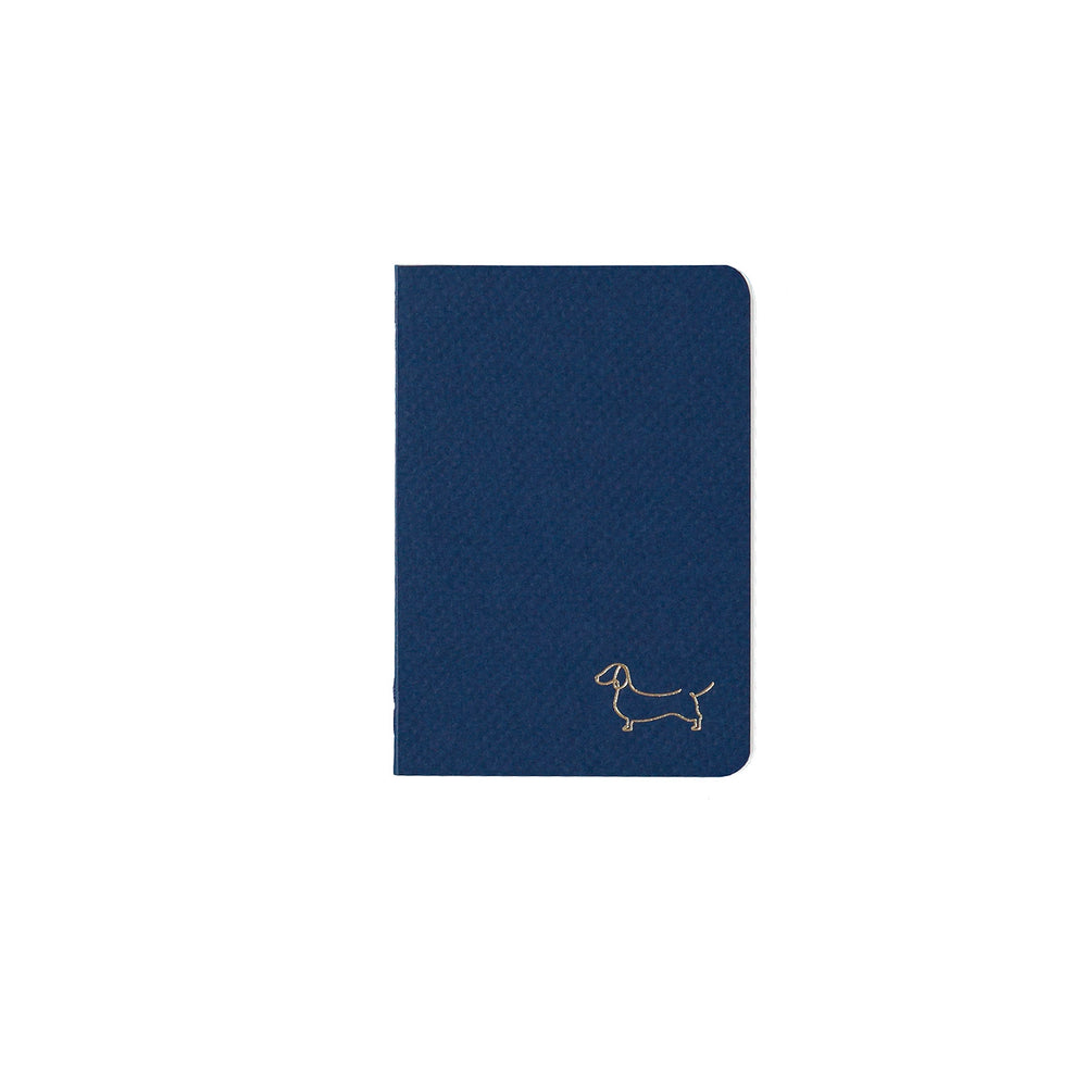 B7 MINI POCKET SIZE NOTEBOOK DACHSHUND GOLD FOILED COVER DETAIL, CARDBOARD COVER COLOR BLUE, INTERIOR DOTTED, ROUNDED CORNERS, VISIBLE SINGER STITCHING ON THE SPINE, INTERIOR PAPER IVORY-COLORED 90 GMS, ACID FREE PAPER MADE IN COLOMBIA BY MAKE2D
