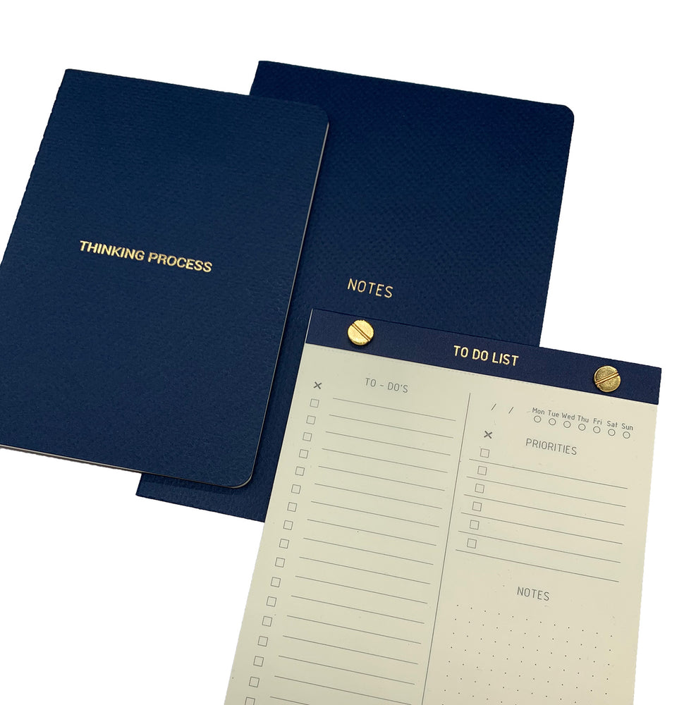 A5 SIZE NOTEBOOK NOTES, B6 SIZE NOTEBOOK THINKING PROCESS, TO-DO LIST NOTEPAD GOLD FOILED COVER DETAIL, CARDBOARD COVER COLOR BLUE, INTERIOR DOTTED OR RULED, ROUNDED CORNERS, VISIBLE SINGER STITCHING ON THE SPINE, INTERIOR PAPER IVORY-COLORED 90 GMS, ACID FREE PAPER MADE IN COLOMBIA BY MAKE2D