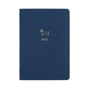 A5 SIZE NOTEBOOK DACHSHUND GOLD FOILED COVER DETAIL, CARDBOARD COVER COLOR BLUE, INTERIOR DOTTED, ROUNDED CORNERS, VISIBLE SINGER STITCHING ON THE SPINE, INTERIOR PAPER IVORY-COLORED 90 GMS, ACID FREE PAPER MADE IN COLOMBIA BY MAKE2D