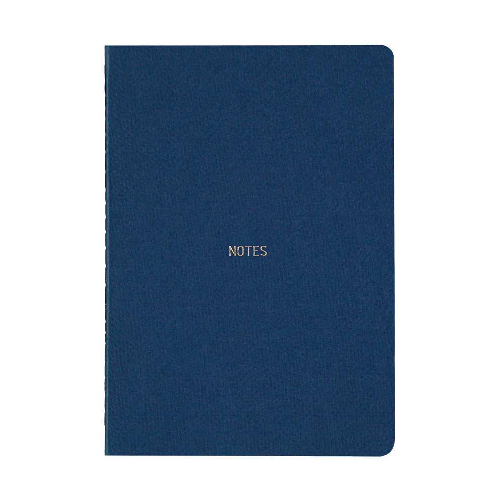 A5 SIZE NOTEBOOK NOTES FOILED COVER DETAIL, CARDBOARD COVER COLOR BLUE, INTERIOR DOTTED, ROUNDED CORNERS, VISIBLE SINGER STITCHING ON THE SPINE, INTERIOR PAPER IVORY-COLORED 90 GMS, ACID FREE PAPER MADE IN COLOMBIA BY MAKE2D