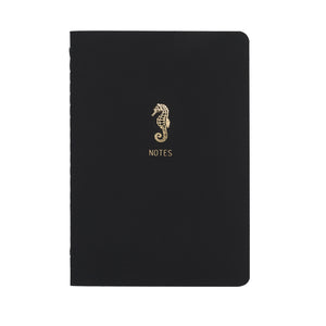 A5 SIZE NOTEBOOK SEAHORSE NOTES FOILED COVER DETAIL, CARDBOARD COVER COLOR BLACK, INTERIOR DOTTED, ROUNDED CORNERS, VISIBLE SINGER STITCHING ON THE SPINE, INTERIOR PAPER IVORY-COLORED 90 GMS, ACID FREE PAPER MADE IN COLOMBIA BY MAKE2D