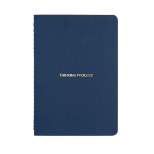 A5 SIZE NOTEBOOK THINKING PROCESS NOTES GOLD FOILED COVER DETAIL, CARDBOARD COVER COLOR BLUE, INTERIOR DOTTED, ROUNDED CORNERS, VISIBLE SINGER STITCHING ON THE SPINE, INTERIOR PAPER IVORY-COLORED 90 GMS, ACID FREE PAPER MADE IN COLOMBIA BY MAKE2D