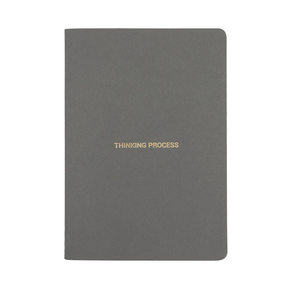 A5 SIZE NOTEBOOK THINKING PROCESS NOTES GOLD FOILED COVER DETAIL, CARDBOARD COVER COLOR BLACK, INTERIOR DOTTED, ROUNDED CORNERS, VISIBLE SINGER STITCHING ON THE SPINE, INTERIOR PAPER IVORY-COLORED 90 GMS, ACID FREE PAPER MADE IN COLOMBIA BY MAKE2D