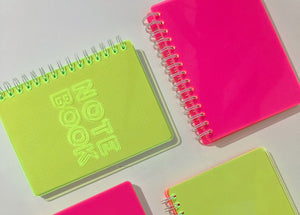 ACRYLIC COVER NOTEBOOK FUCSIA PINK NEON GREEN NOTES NOTA NOTEM WHITE METALLIC BINDING INTERIOR DOTTED MAKE 2D